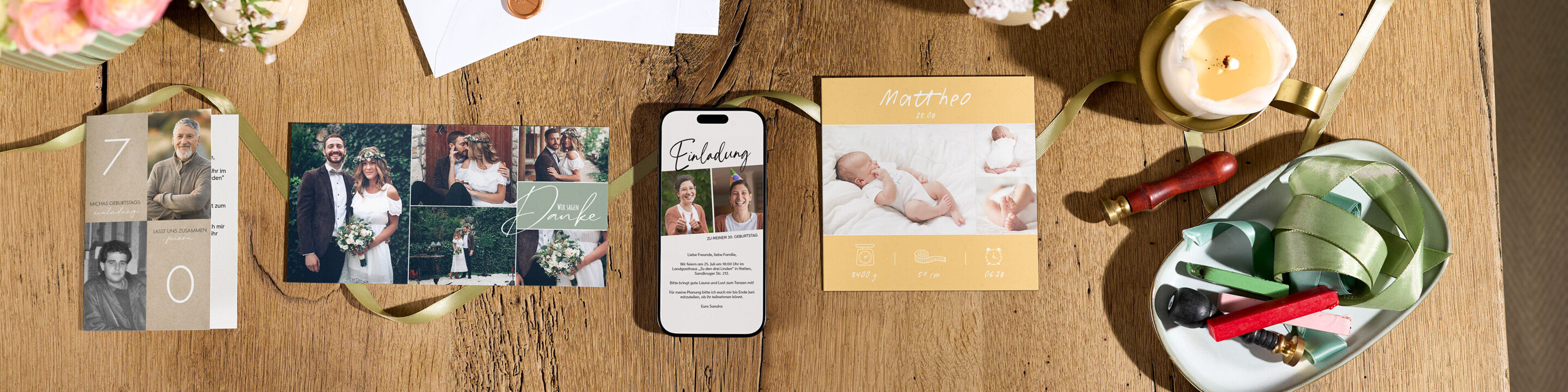 Eine Geburtstagseinladung, eine Hochzeits-Danksagung, eine digitale Einladung auf einem Smartphone und eine Babykarte.